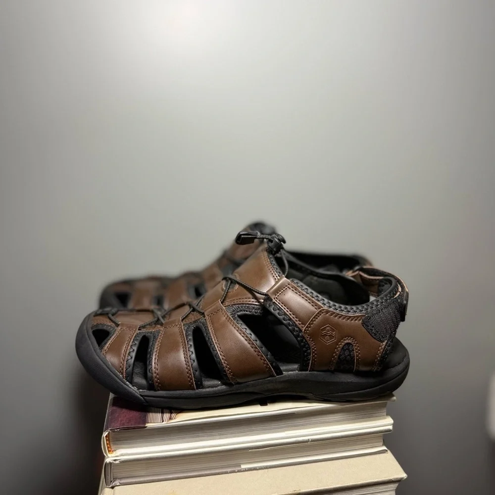 Khombu Size 11 Brown and Black Sandals